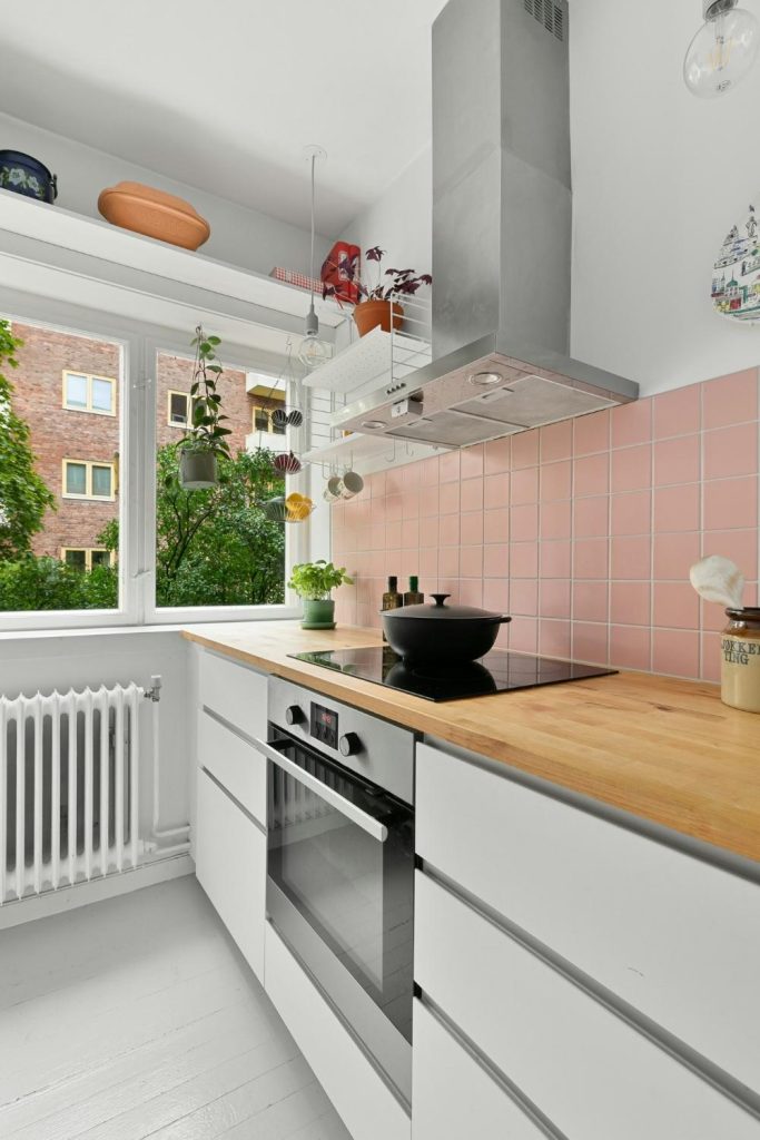 Pop of Color Kitchen | cozy kitchen | very small kitchen ideas | mini kitchen ideas small spaces | kitchen decor | kitchen decor items | kitchen decor inspiration